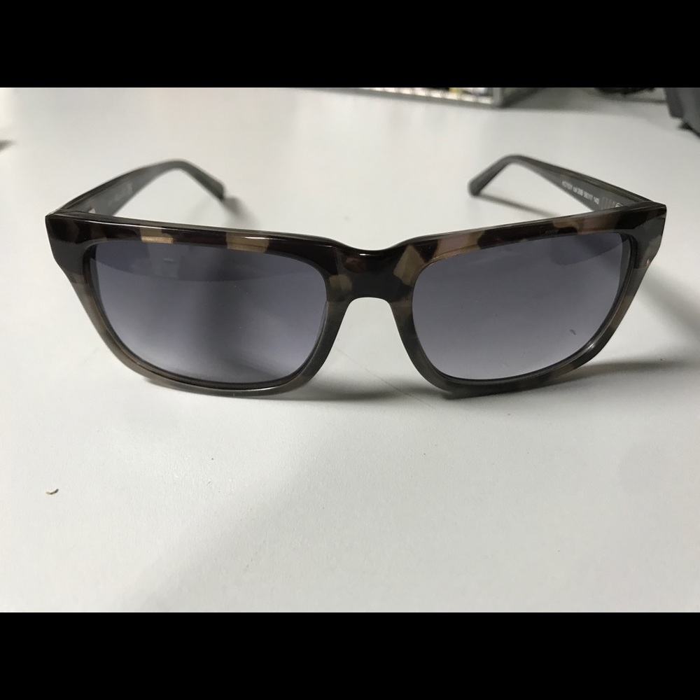 Kenneth cole sun glasses